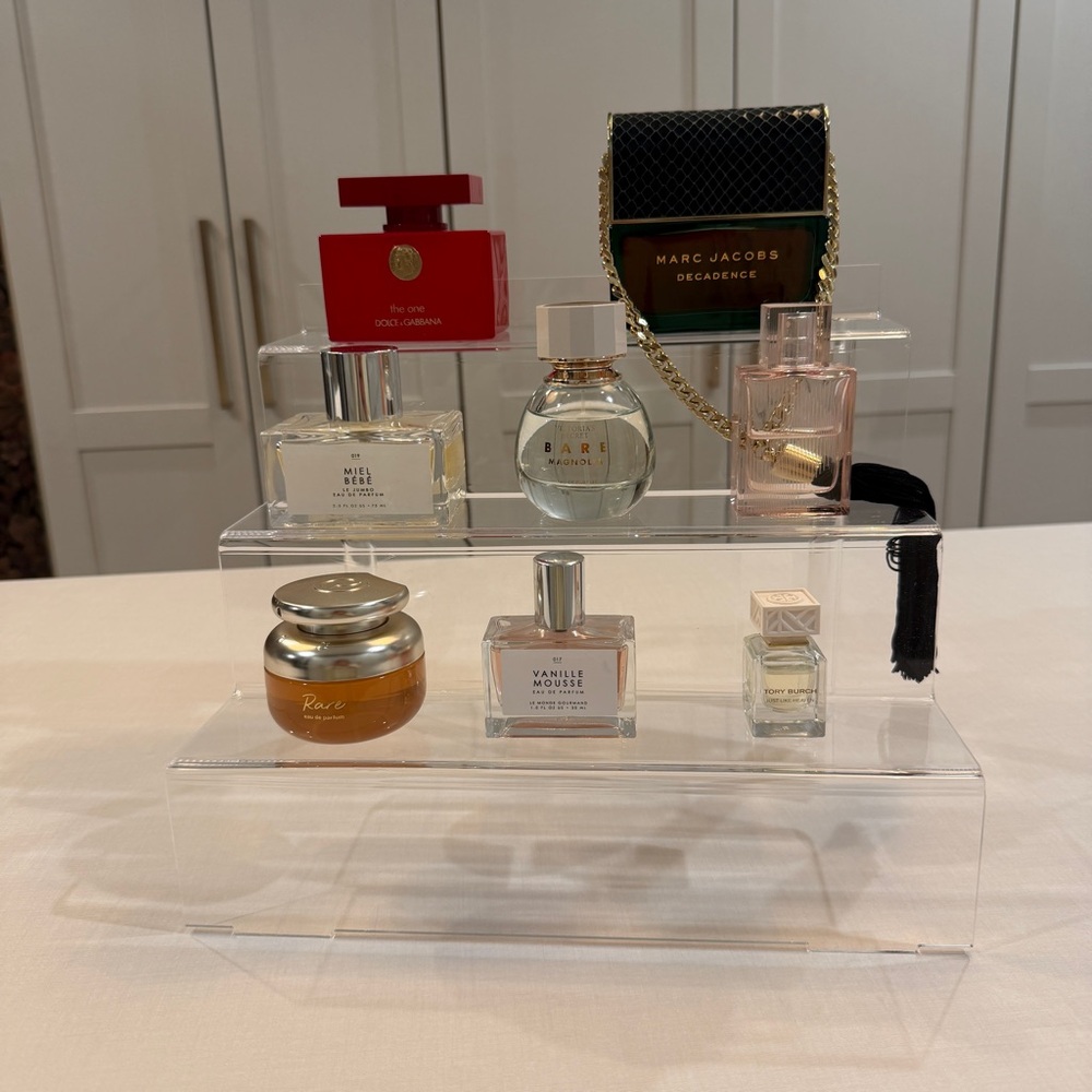 Acrylic perfume display stand